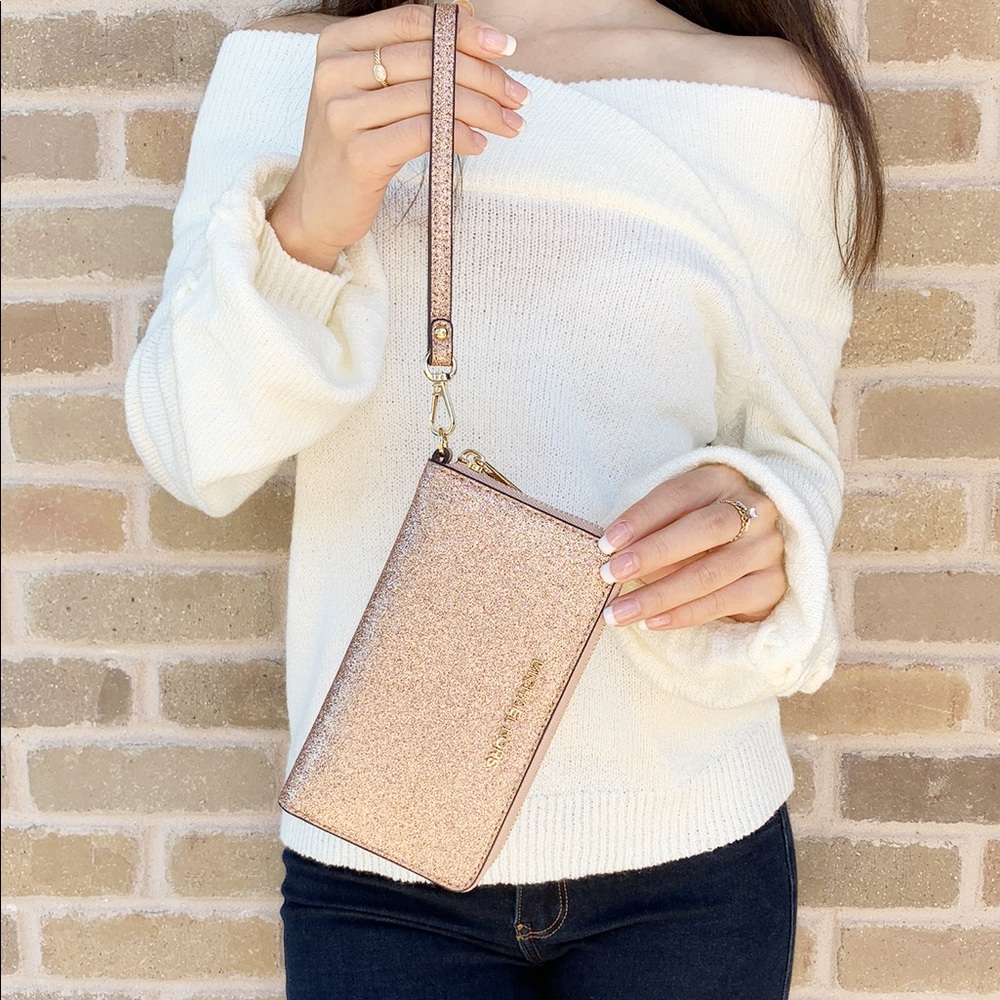 SALE‼️‼️🎄👜💕Michael Kors wristlet Rose Gold - Picture 2 of 4
